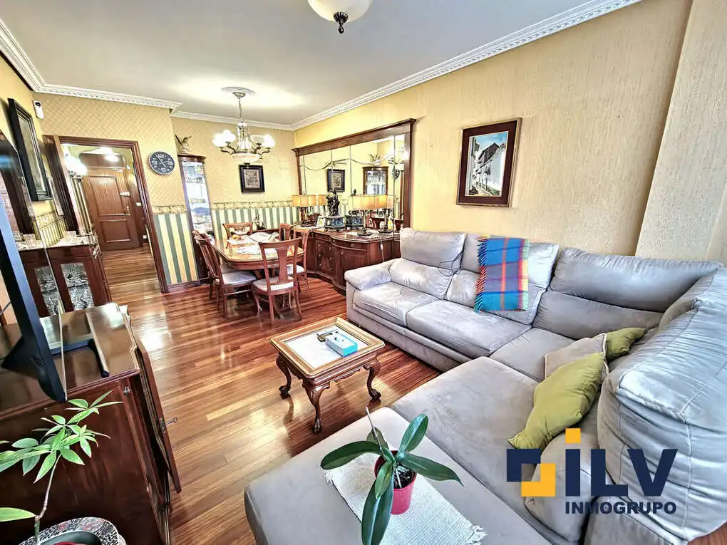 Sala de estar de Piso en venta en Santurtzi  con Calefacción, Trastero y Alarma