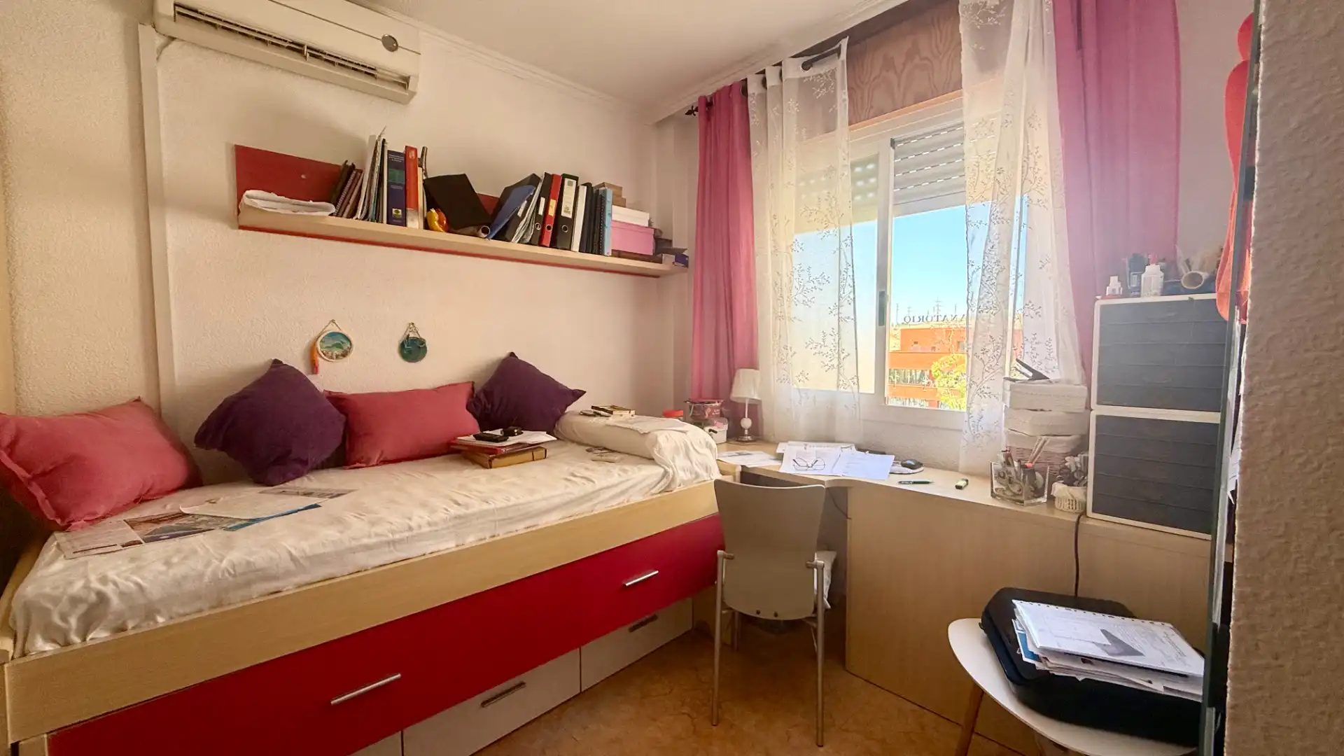 Dormitori de Àtic en venda en Almería amb Terrassa i Moblat