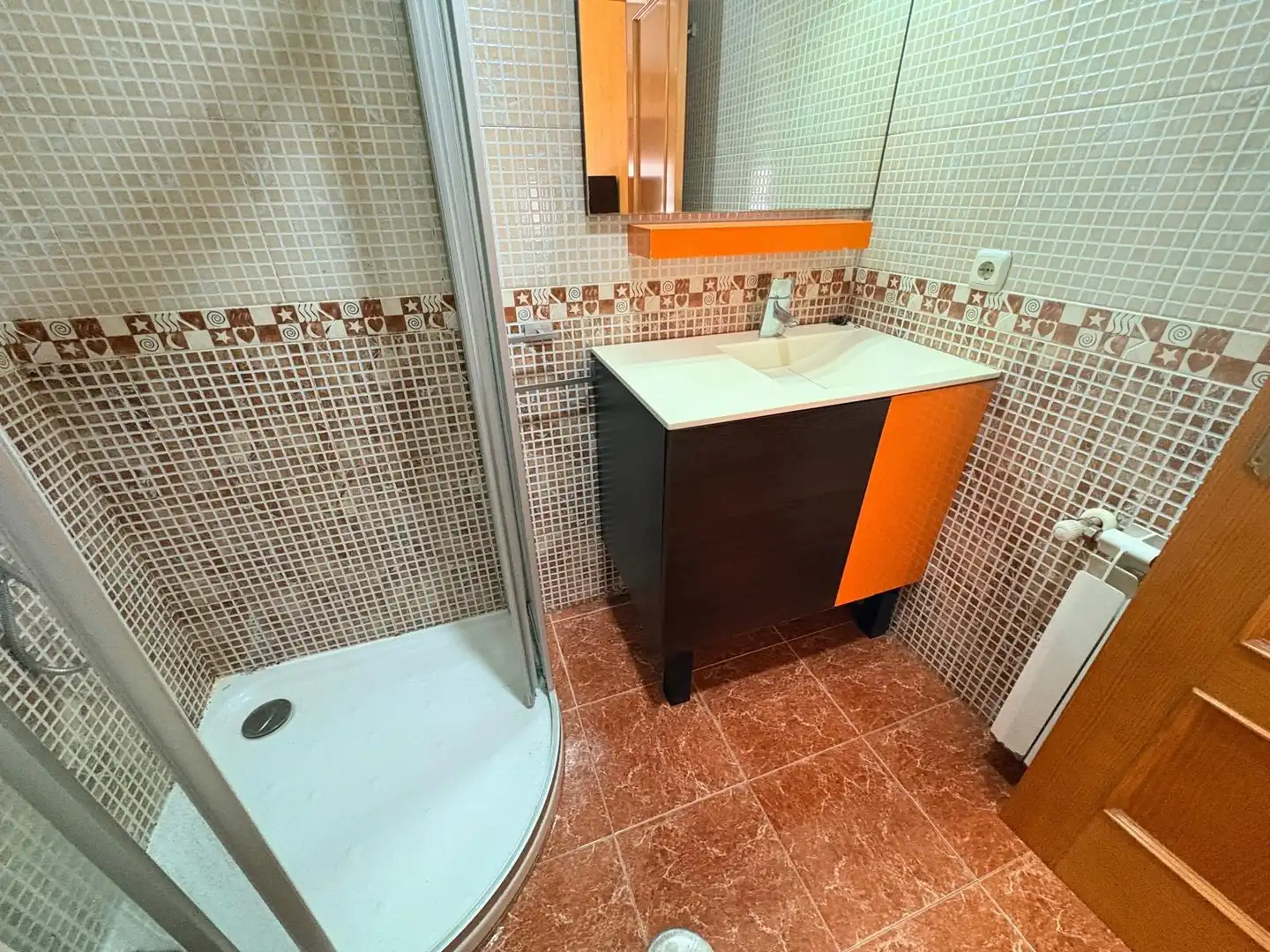 Baño de Piso en venta en Almansa con Aire acondicionado, Calefacción y Jardín privado
