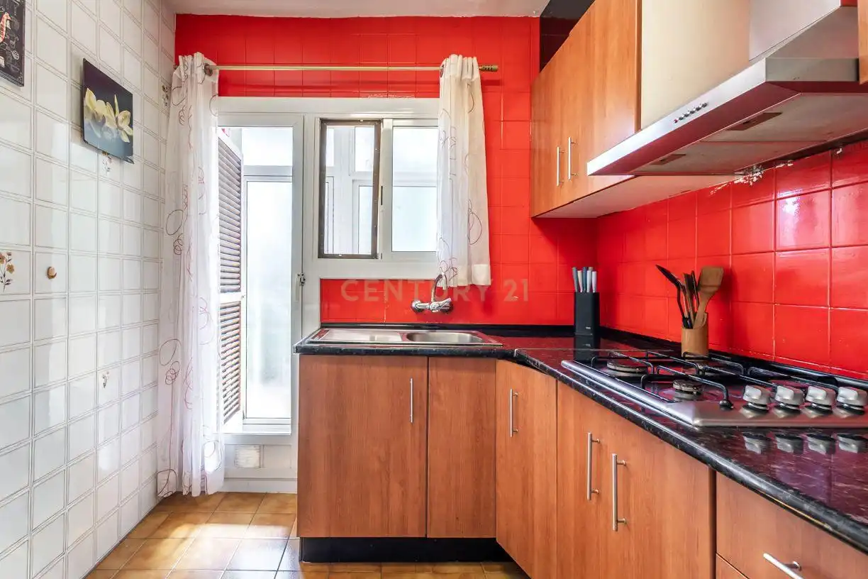 Kitchen of Apartments for sale in El Vendrell  with Air Conditioner and Oven