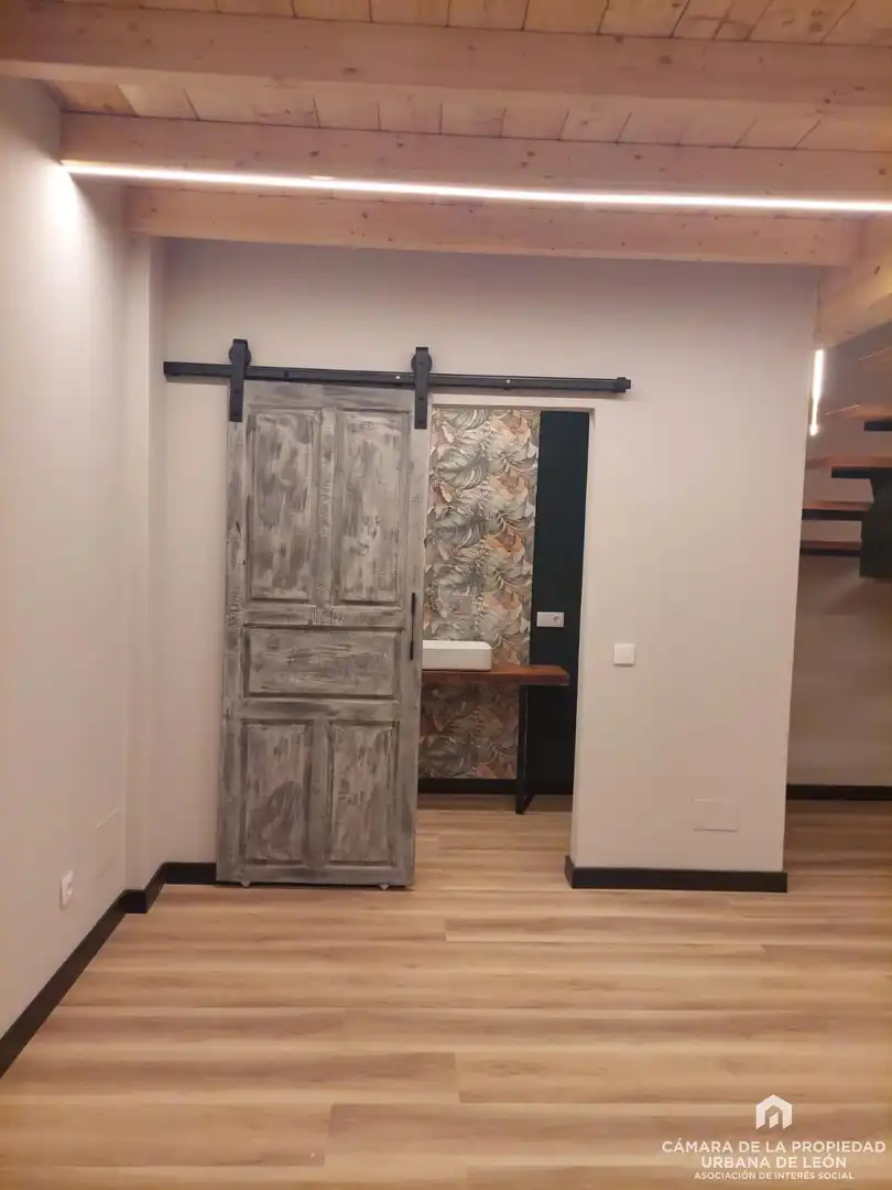 Casa adosada en venda en Valverde de la Virgen amb Calefacció i Terrassa
