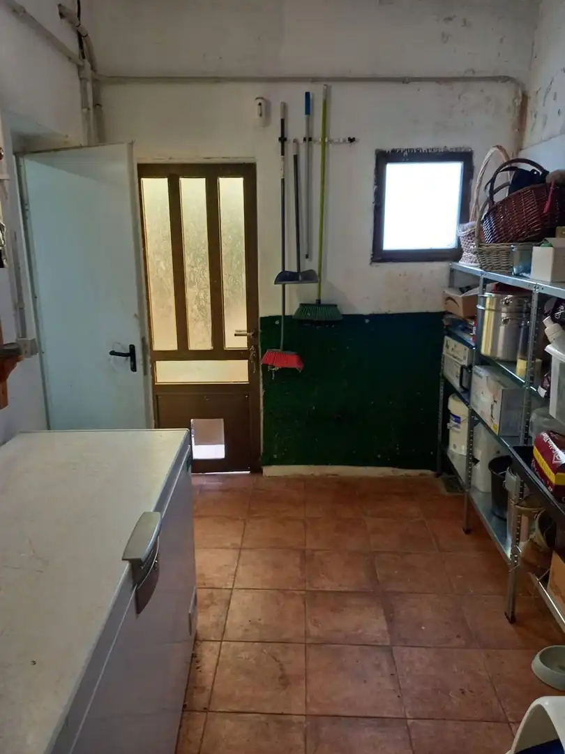 Cuina de Casa o xalet en venda en Siero amb Calefacció, Traster i Piscina