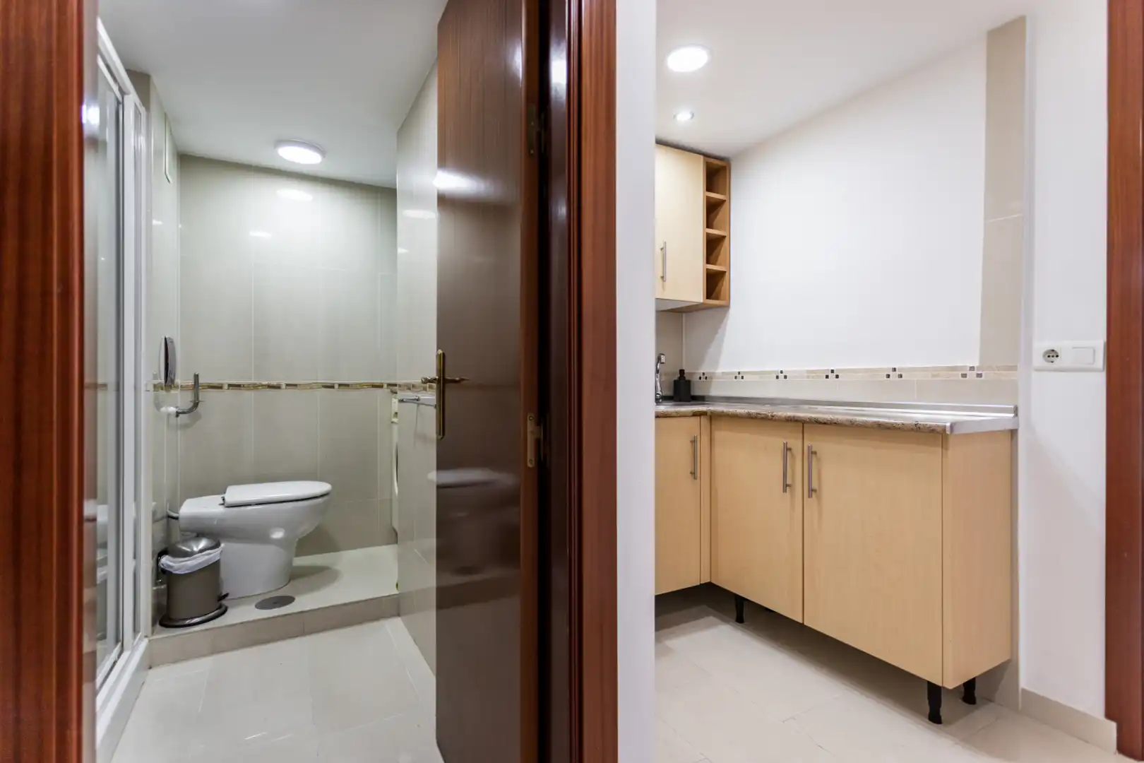 Bathroom of Study for sale in Fuengirola  with Air Conditioner, Terrace and Furnished