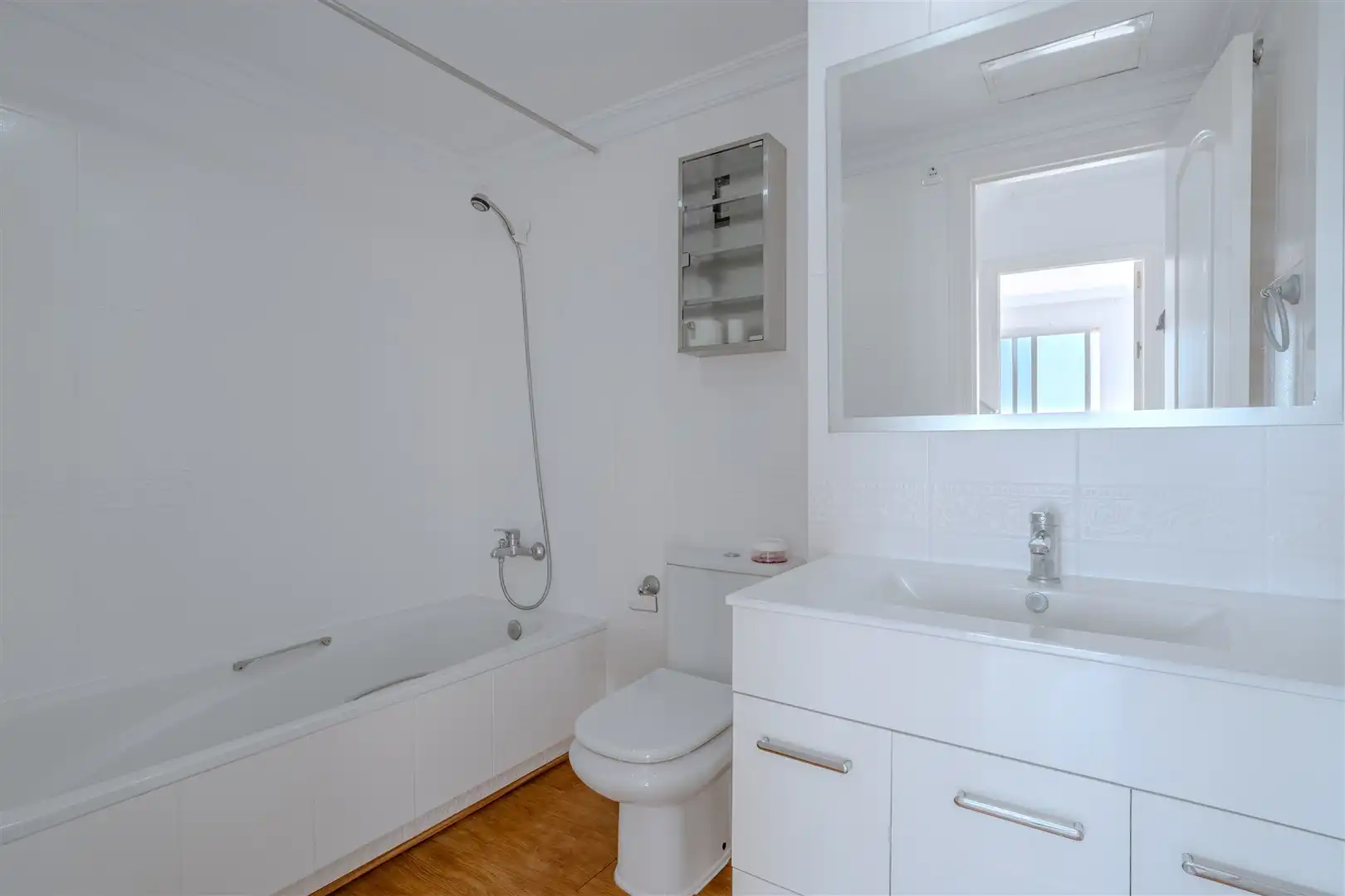 Baño de Apartamento en venta en Marbella