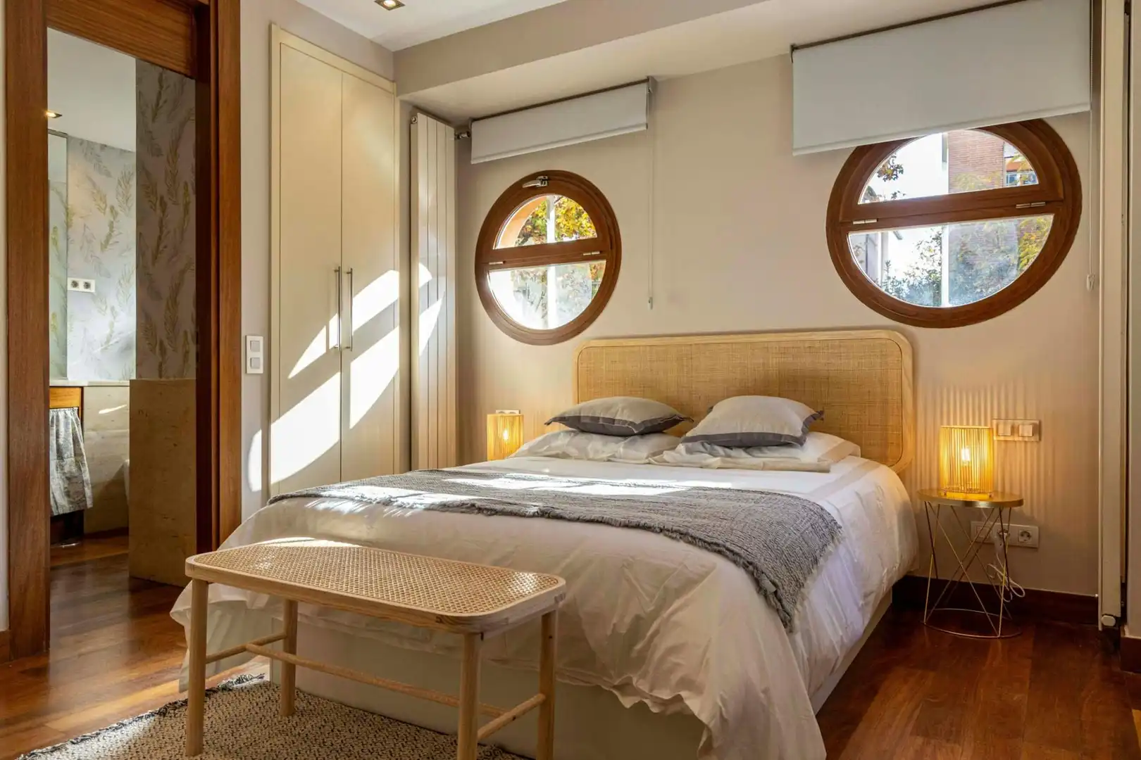 Schlafzimmer von Wohnung zur Miete in Madrid mit Klimaanlage, Privatgarten und Möbliert