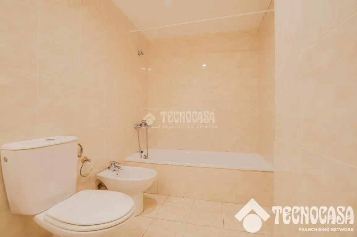 Bathroom of Flat for sale in Mataró  with Air Conditioner, Heating and Storage room