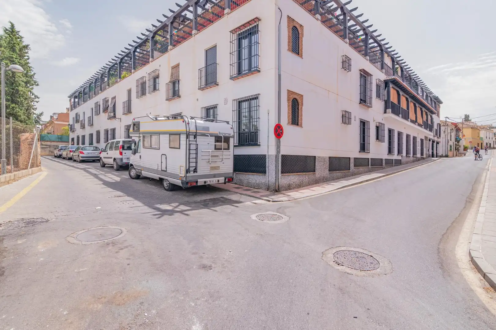 Vista exterior de Piso en venta en La Zubia con Calefacción y Balcón