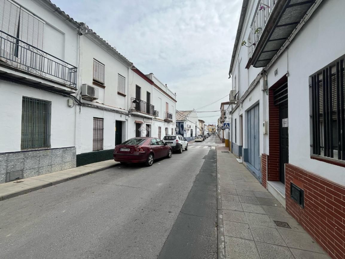 Casa adosada en venda a Pilas