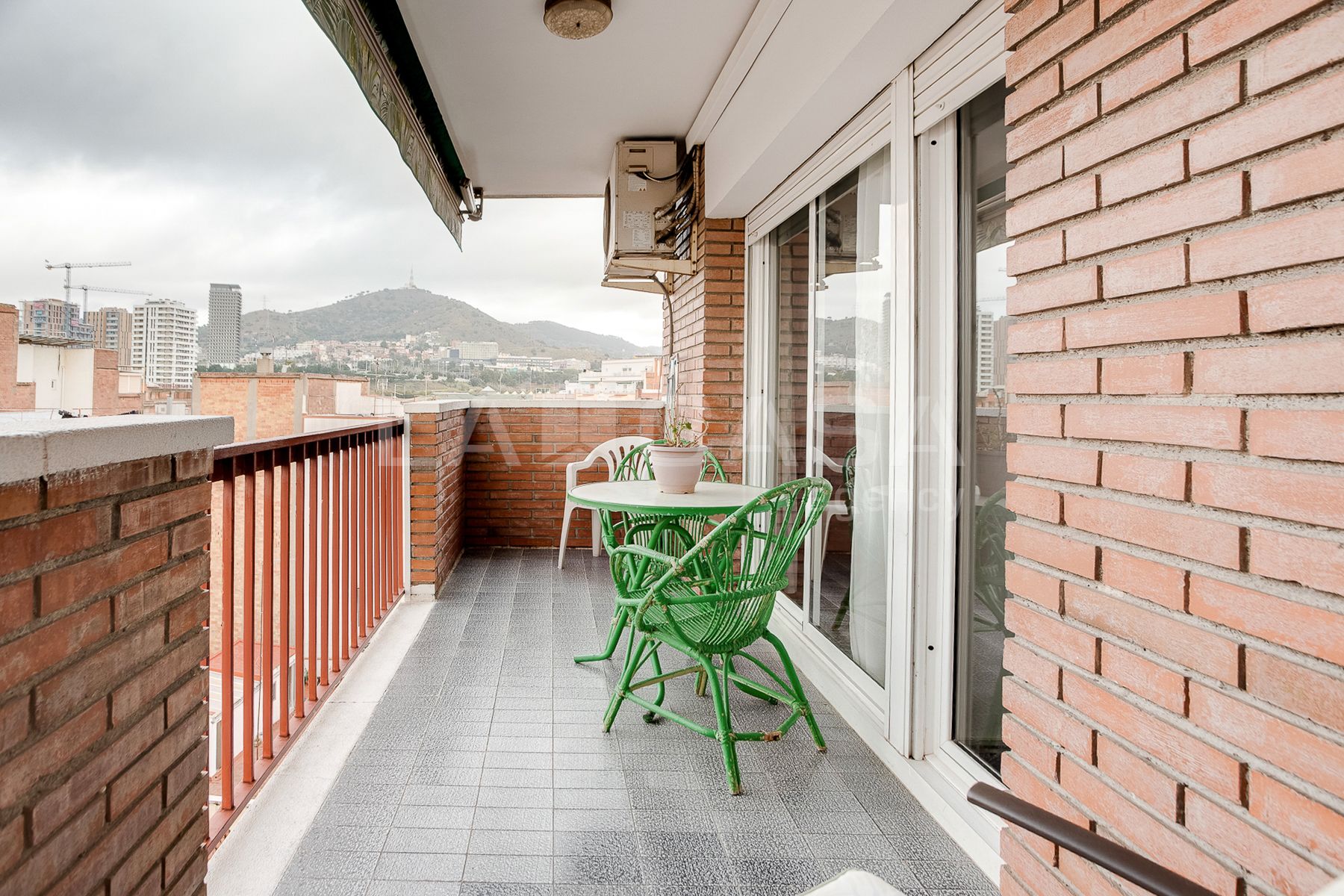 Terrassa de Pis en venda en L'Hospitalet de Llobregat amb Balcó