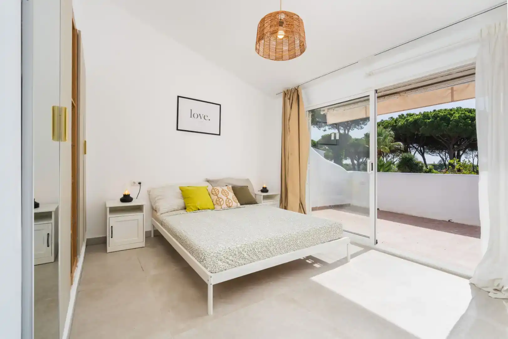 Dormitori de Casa adosada en venda en Estepona amb Aire condicionat, Jardí privat i Piscina