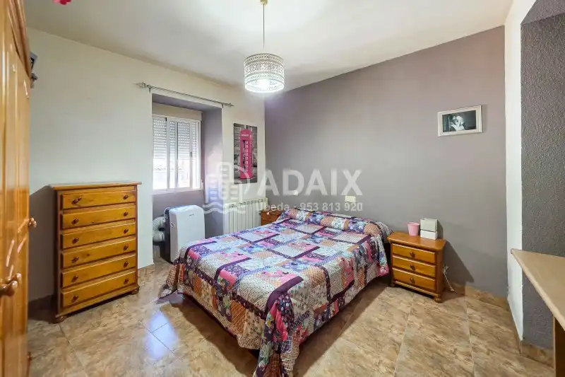 Dormitori de Casa o xalet en venda en Úbeda amb Aire condicionat, Terrassa i Traster