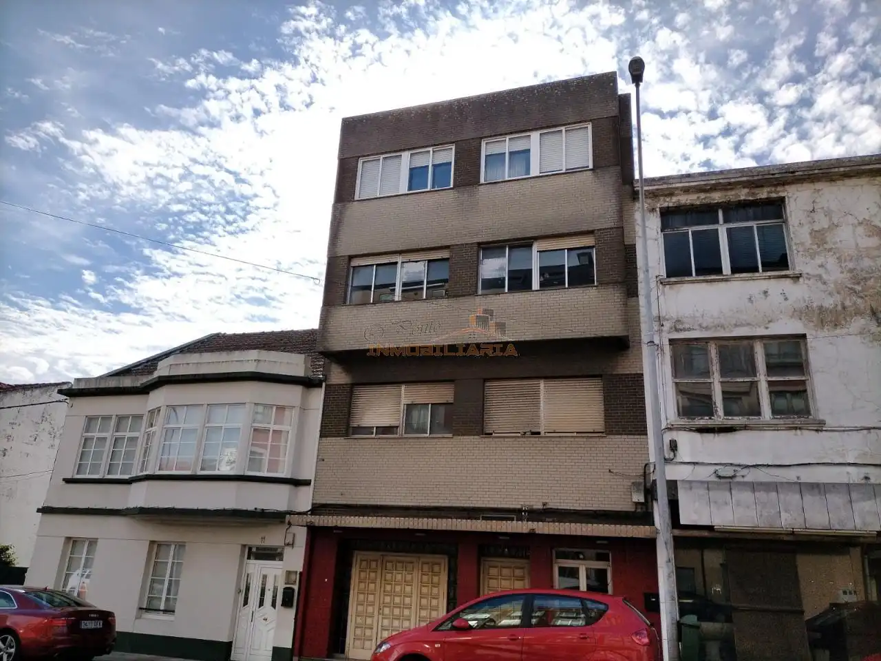 Vista exterior de Local en venta en Neda