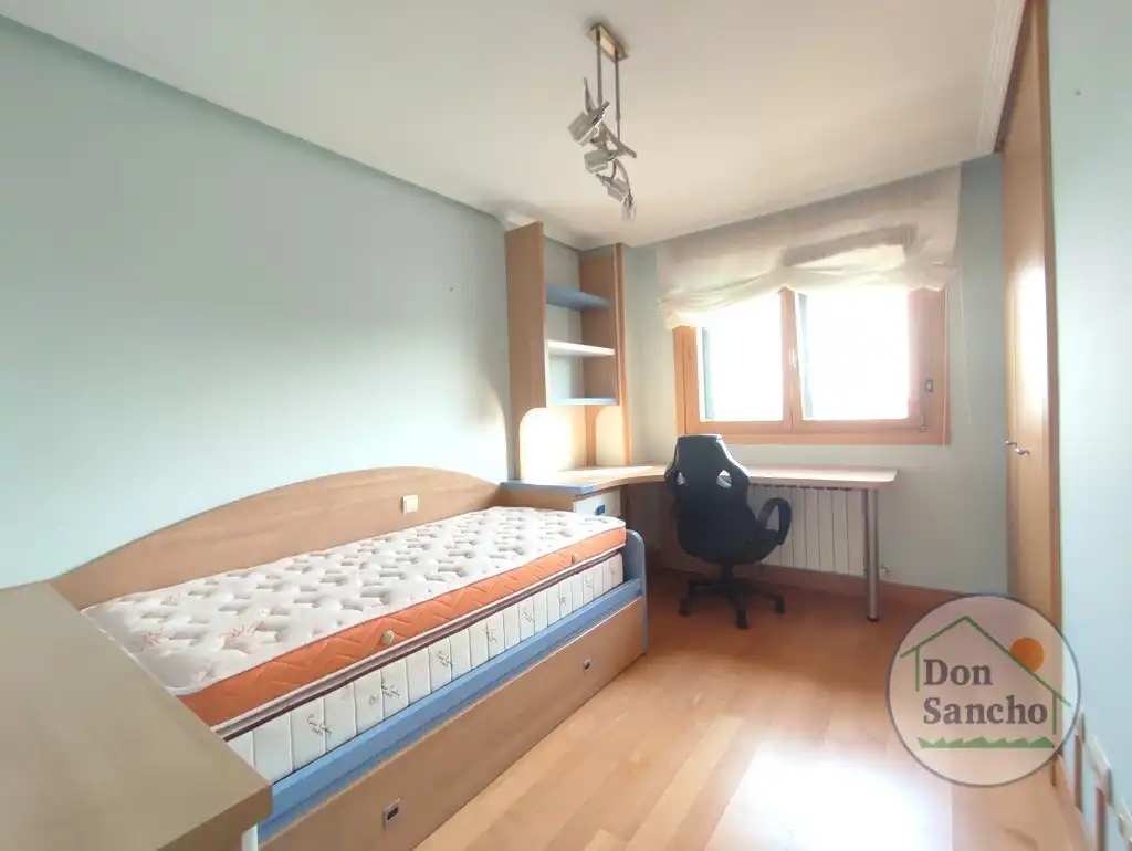 Bedroom of Attic for sale in Valladolid  with Air Conditioner, Heating and Terrace