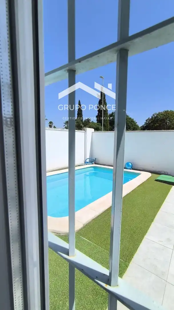 Swimming pool of Detached homes for sale in Jerez de la Frontera  with Air Conditioner, Swimming Pool and Furnished