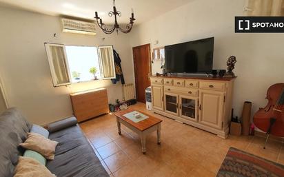 Living room of Flat to rent in  Madrid Capital  with Air Conditioner, Heating and Furnished