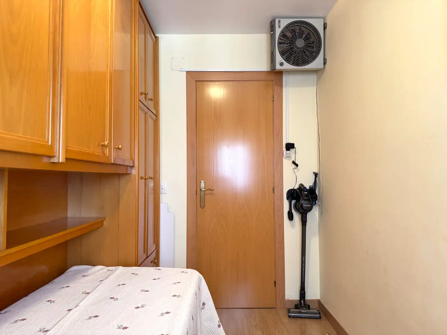 Dormitori de Pis en venda en Santa Susanna amb Aire condicionat, Jardí privat i Parquet