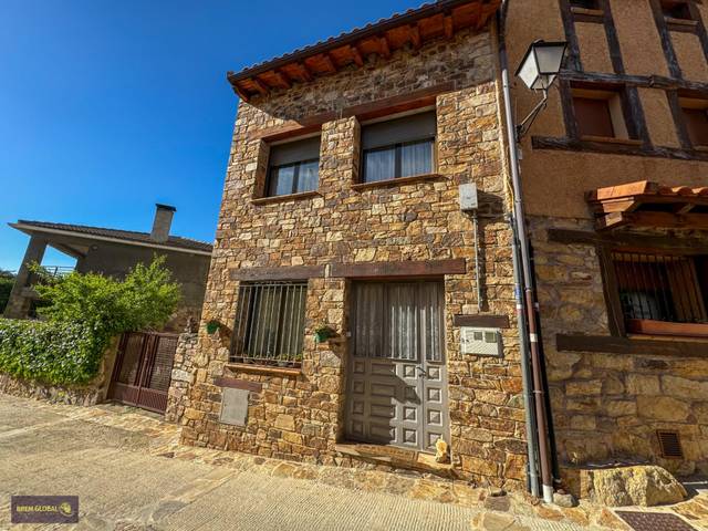 Casa-chalet en Venta en Prádena del Rincón