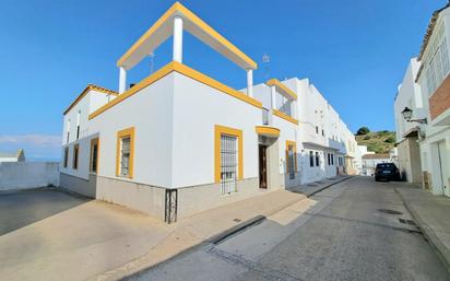 Vista exterior de Casa o xalet en venda en Medina-Sidonia amb Terrassa i Traster