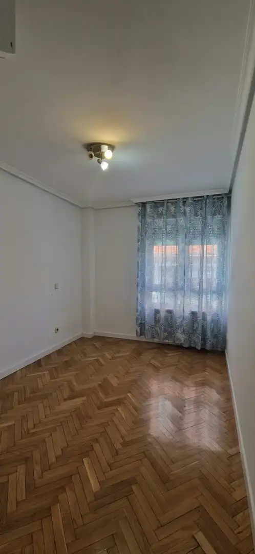 Bedroom of Flat for rent in Madrid  with Air Conditioner and Heating