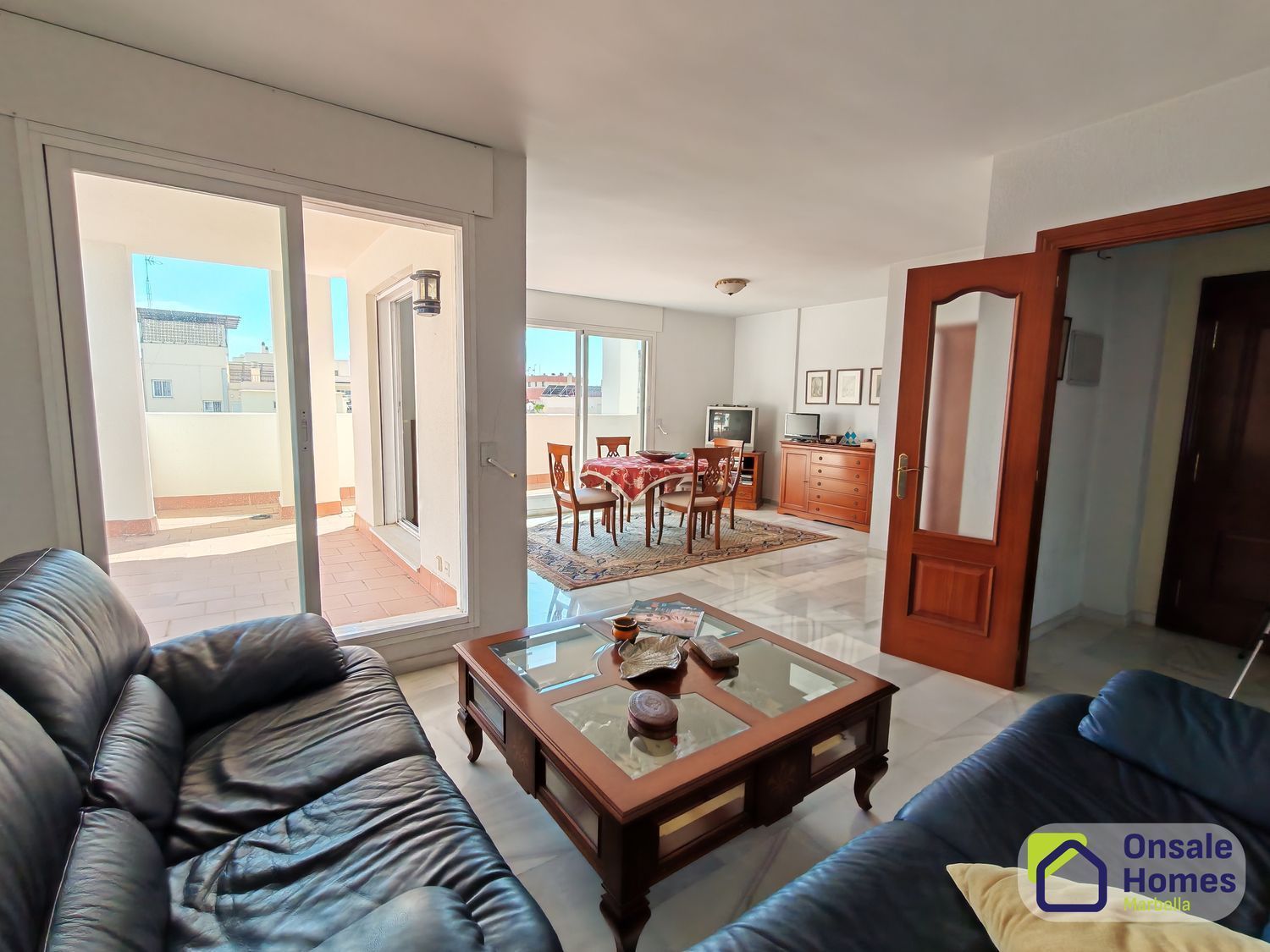 Living room of Attic for sale in Marbella  with Terrace and Storage room