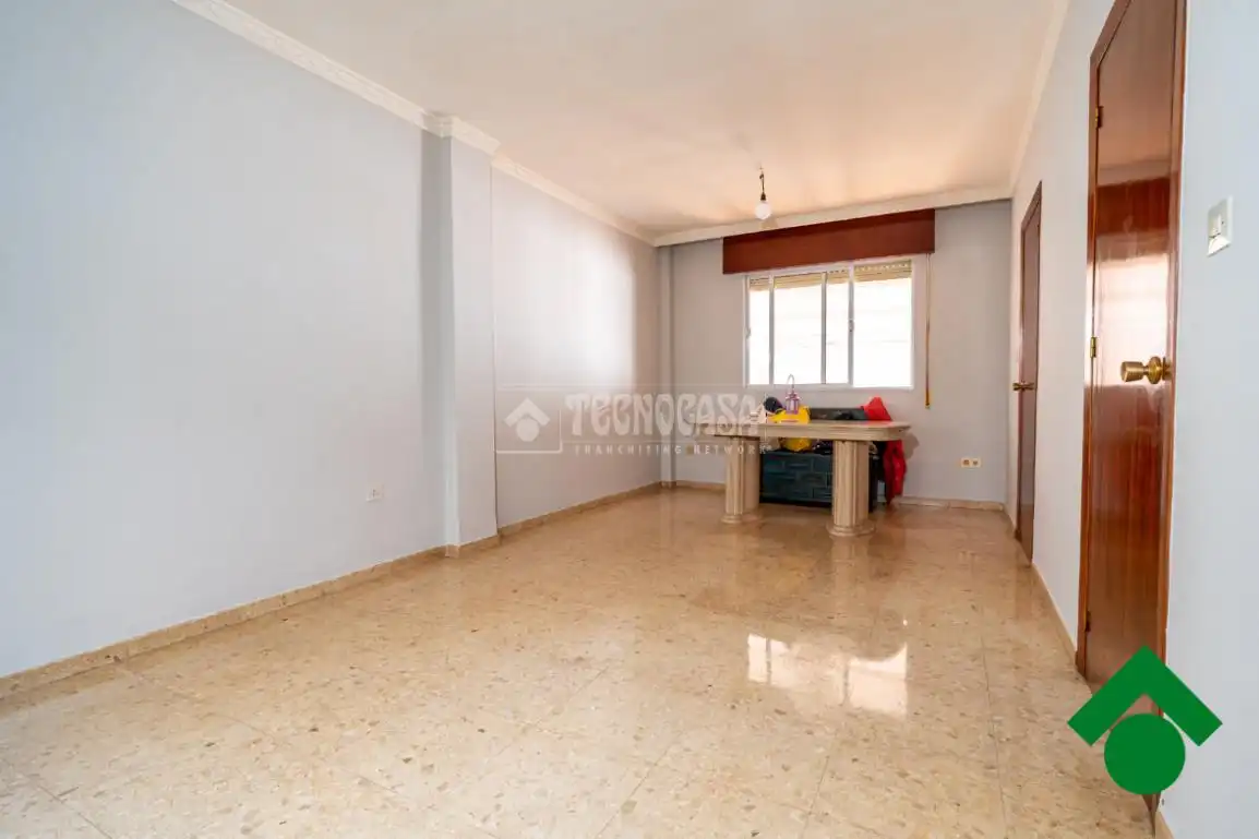 Sala d'estar de Casa adosada en venda en Albolote amb Terrassa i Balcó