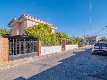 Xalet amb balcó en venda a Cúllar Vega