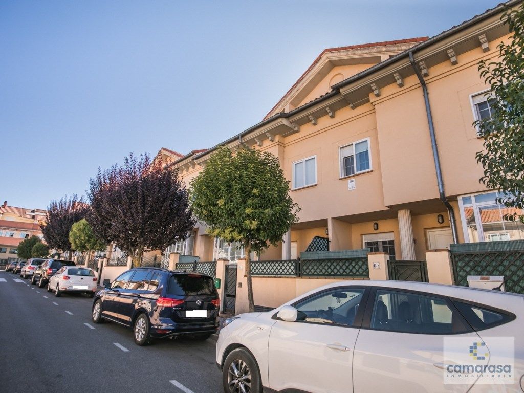 Exterior view of House or chalet for sale in Ávila Capital  with Terrace