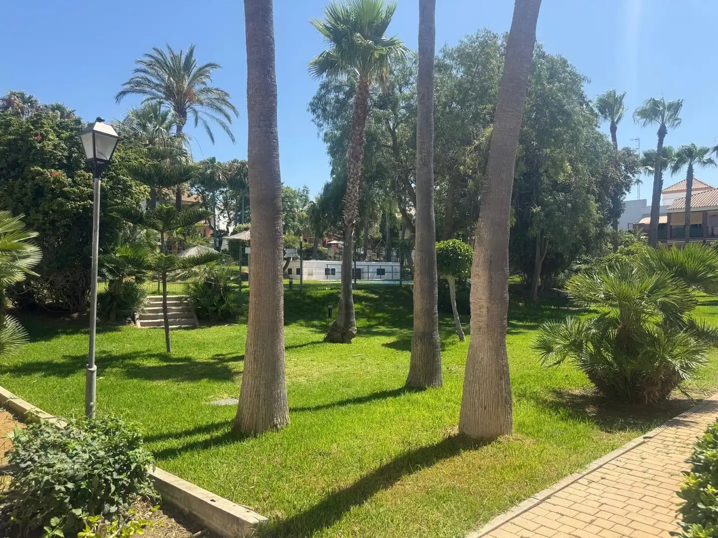 Jardí de Casa adosada en venda en Chiclana de la Frontera amb Aire condicionat, Calefacció i Jardí privat