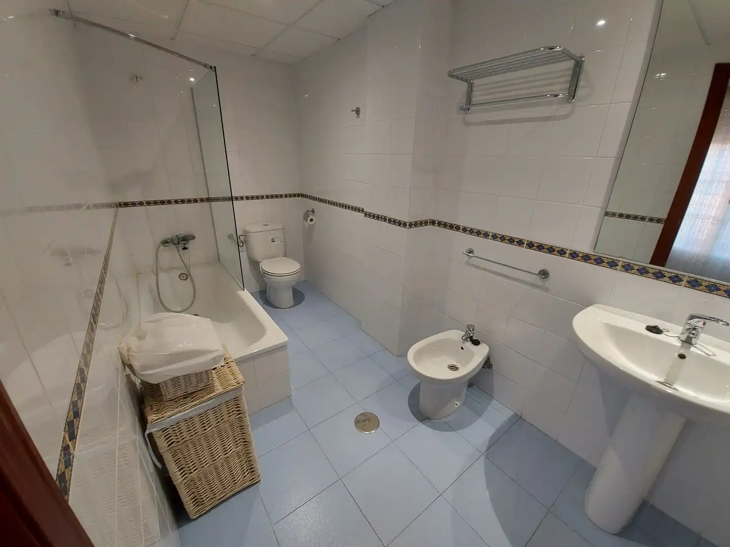 Badezimmer von Maisonette zur Miete in Badajoz mit Klimaanlage, Heizung und Terrasse