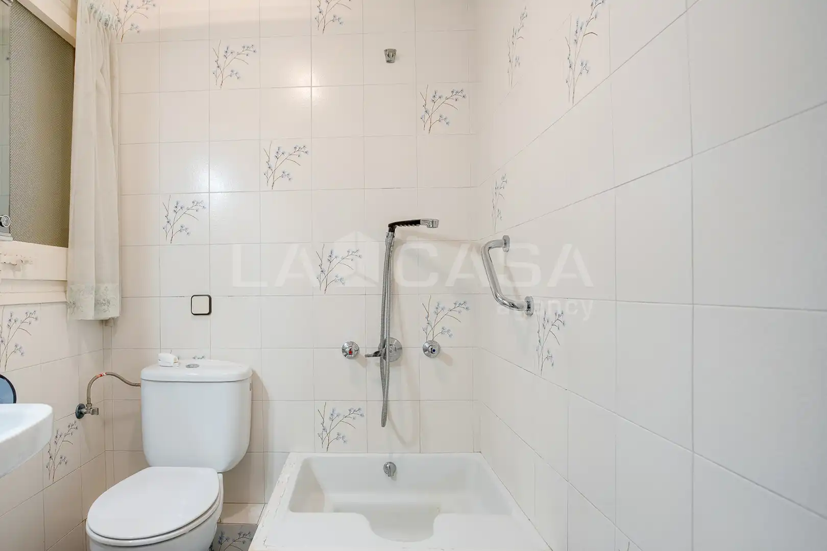 Piso con terraza en venta en Carrer de les Camèlies, imagen 47