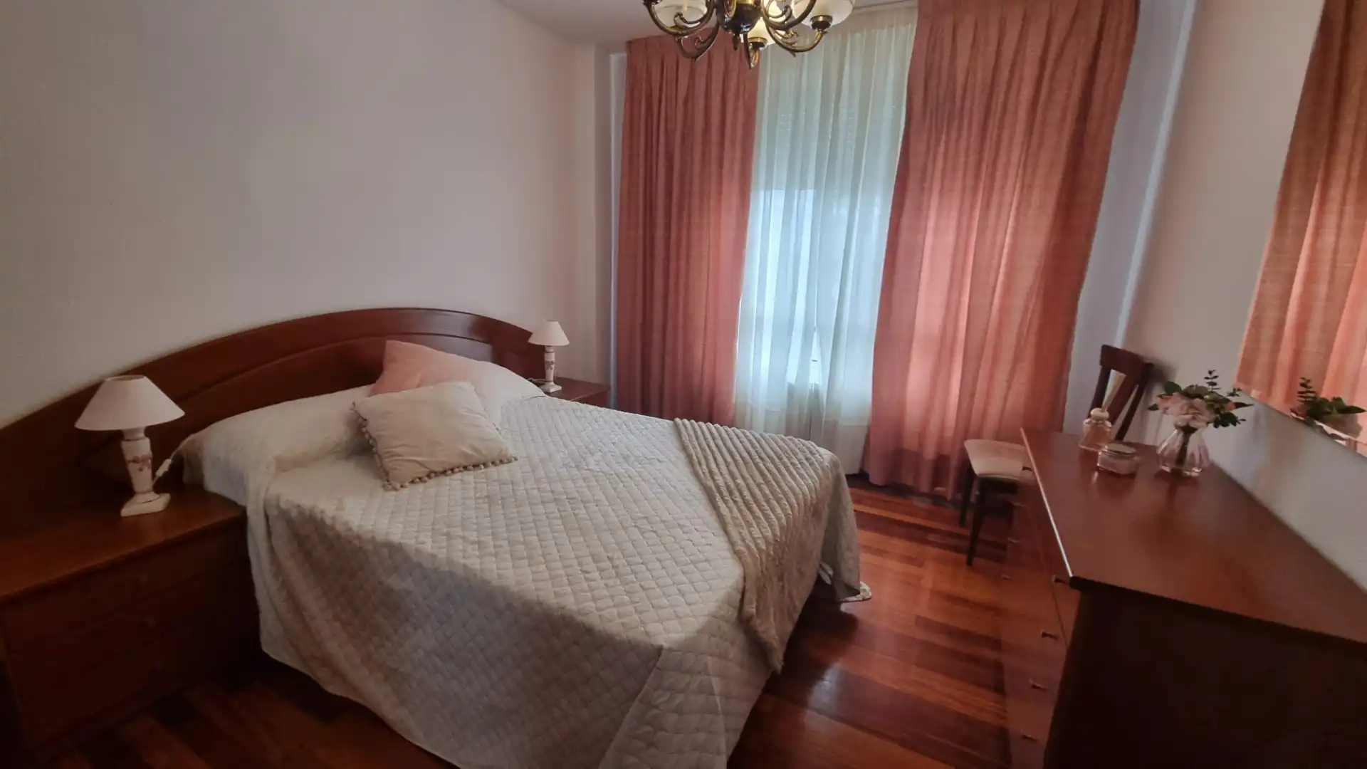 Habitación de Piso de alquiler en El Astillero   con Calefacción, Parquet y Terraza