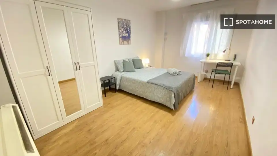 Habitación de Piso de alquiler en Madrid con Aire acondicionado, Calefacción y Amueblado