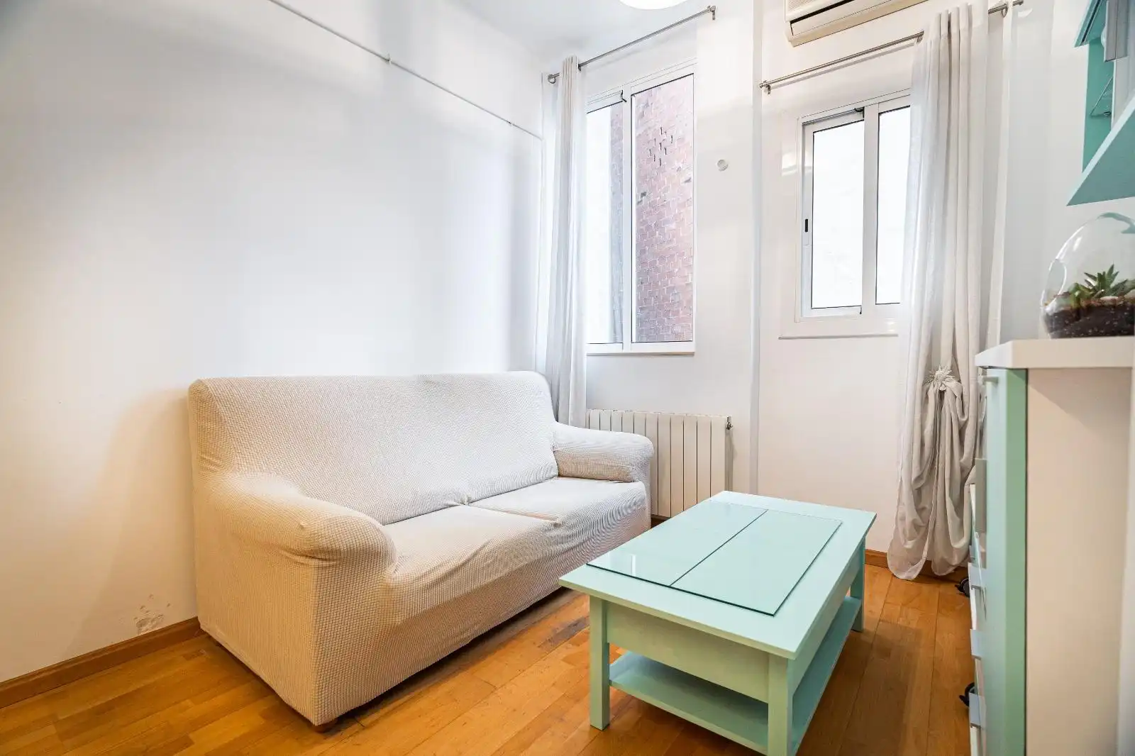 Wohnzimmer von Wohnung zum Verkauf in Barcelona mit Klimaanlage, Heizung und Parkett