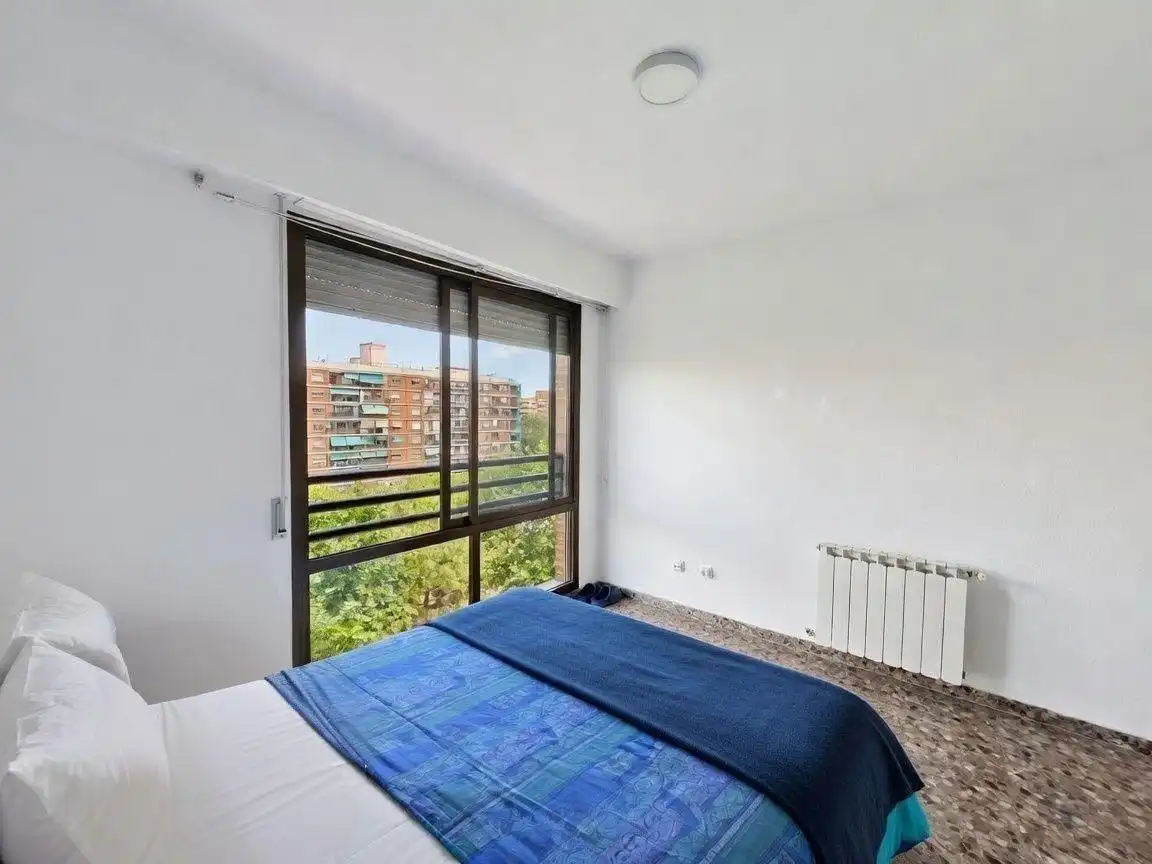 Bedroom of Flat for rent in Valencia  with Heating