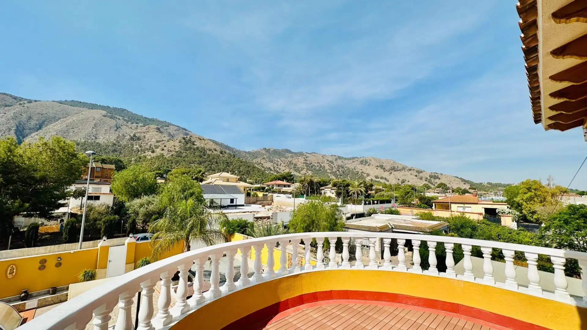 Vista exterior de Casa o xalet en venda en Orihuela amb Calefacció, Jardí privat i Terrassa