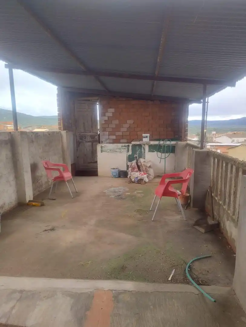 Terrasse von Einfamilien-Reihenhaus zum Verkauf in Piedrabuena mit Möbliert