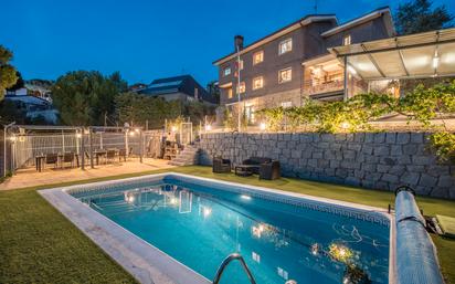 Swimming pool of House or chalet for sale in Torrelodones  with Air Conditioner, Heating and Private garden