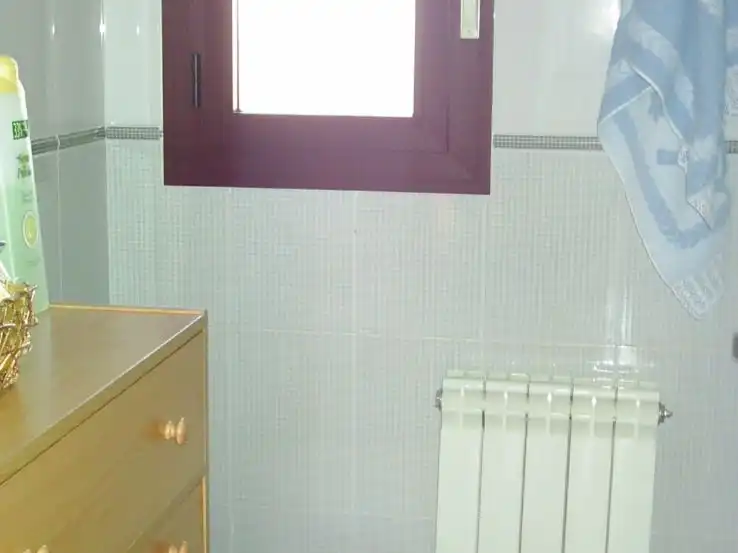 Baño de Ático para compartir en Valladolid con Aire acondicionado, Calefacción y Jardín privado