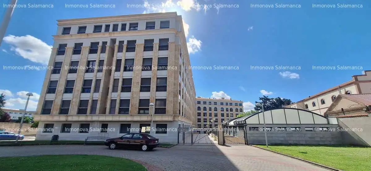 Vista exterior de Pis de lloguer en Salamanca amb Calefacció, Moblat i Piscina comunitària