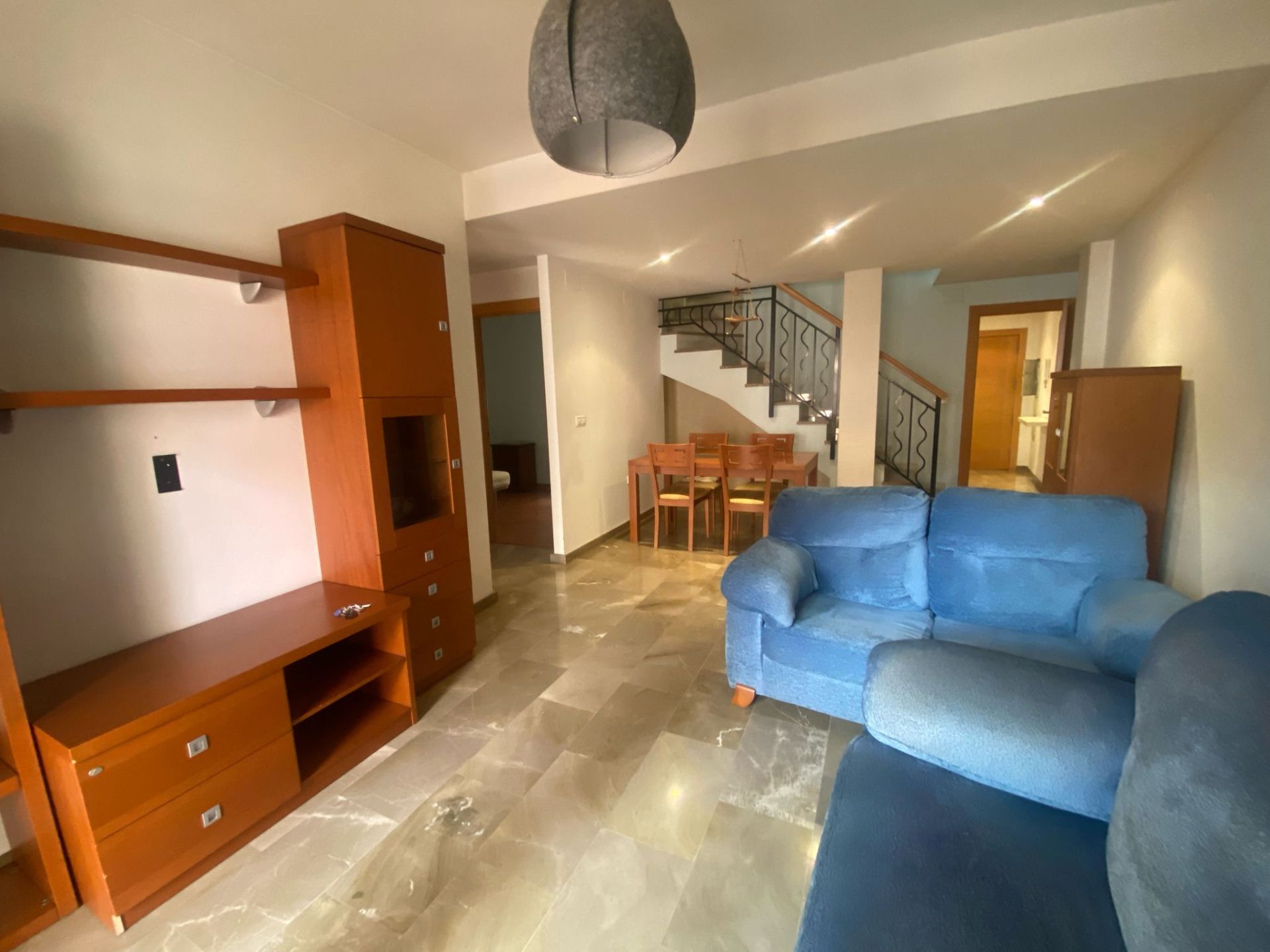 Wohnzimmer von Dachboden zum verkauf in Jun mit Parkett, Terrasse und Abstellraum