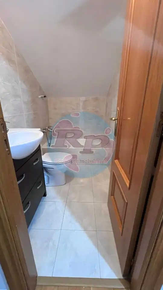 Badezimmer von Wohnung zum Verkauf in Astorga mit Klimaanlage, Heizung und Parkett