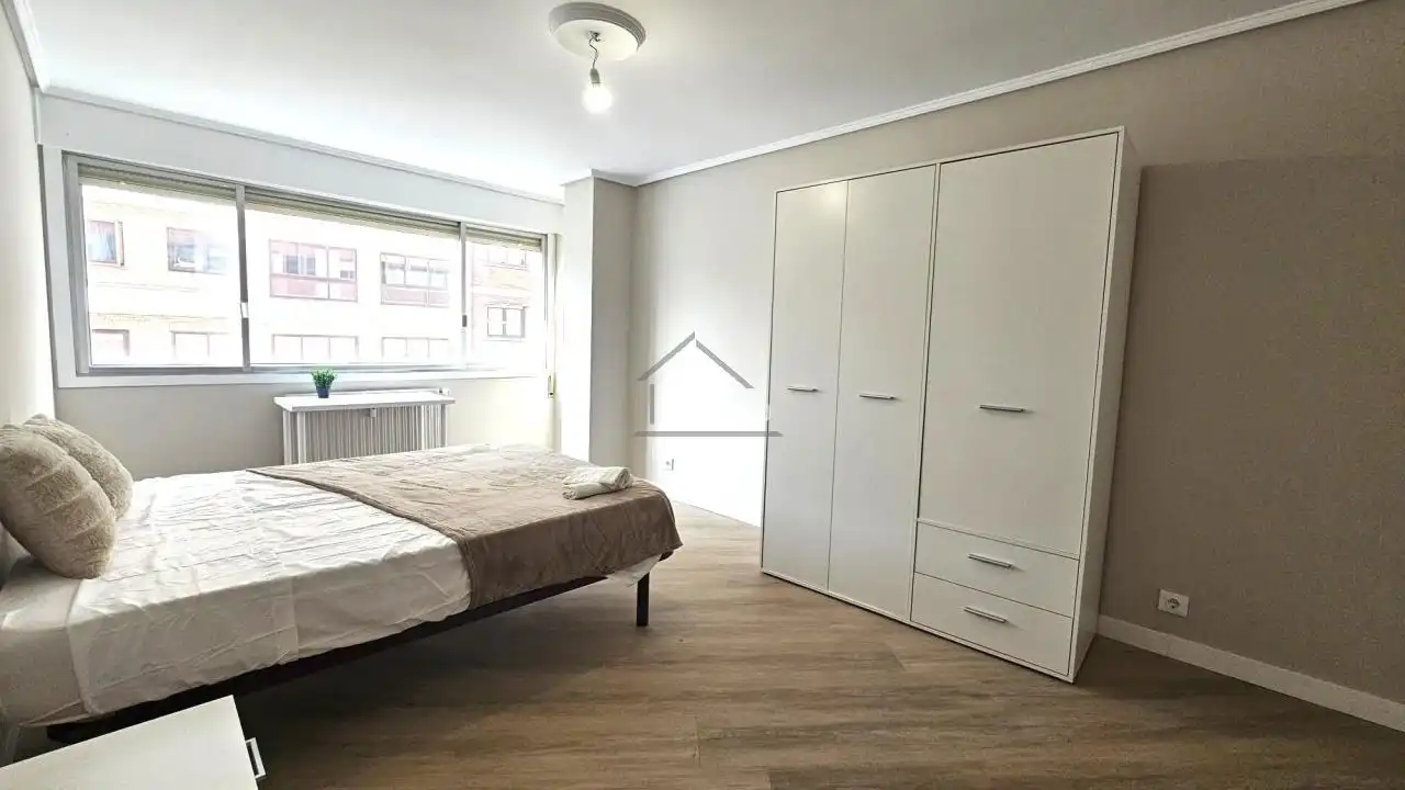 Habitación de Piso para compartir en Ferrol con Calefacción y Amueblado