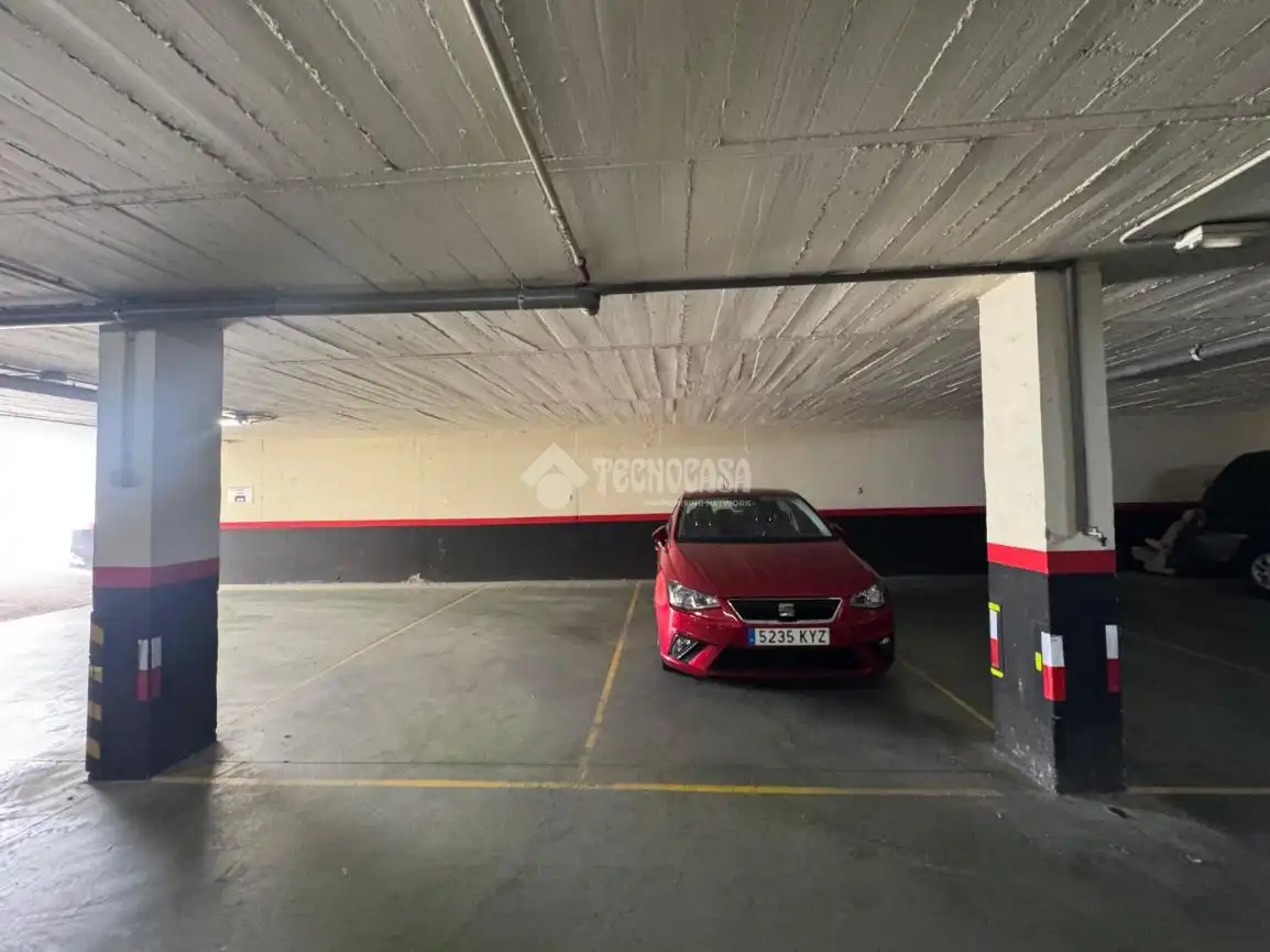 Parkplatz von Garage zum Verkauf in Usera