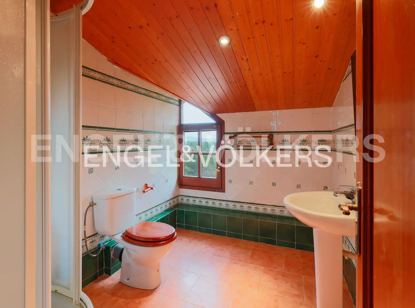 Baño de Casa o chalet en venta en Montcada i Reixac con Calefacción, Jardín privado y Terraza