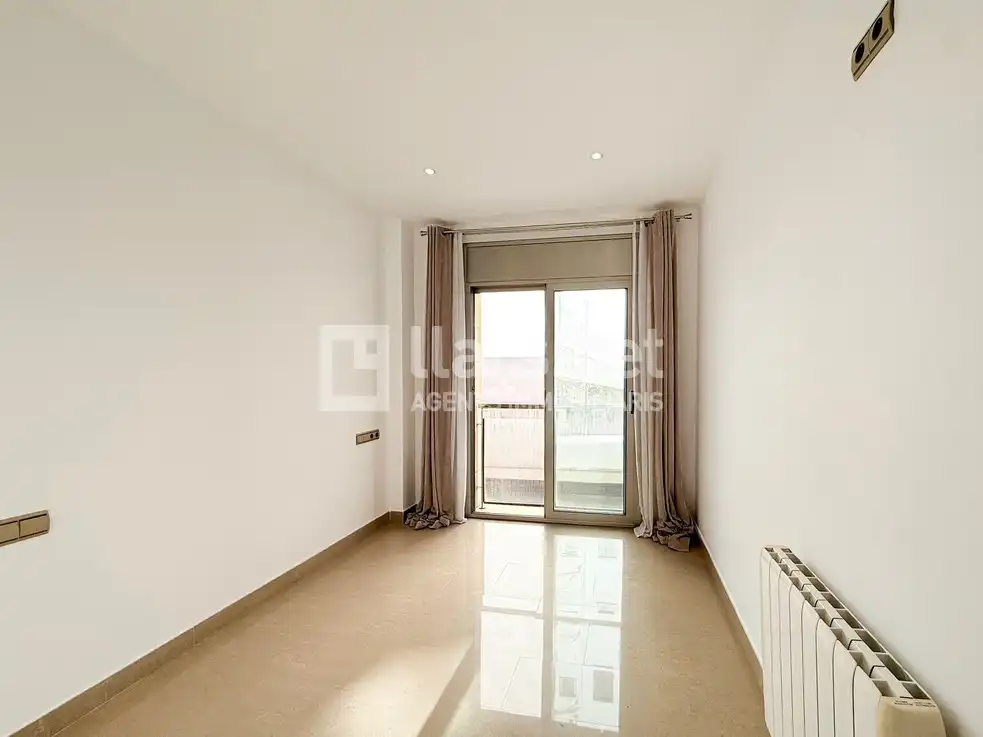 Bedroom of Flat for sale in Vilanova i la Geltrú  with Air Conditioner, Heating and Terrace