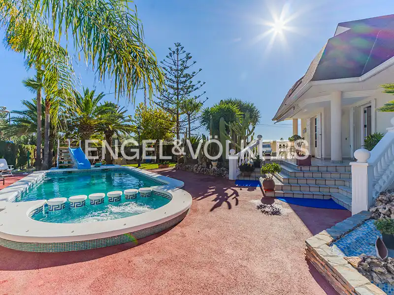 Swimming pool of Houses for sale in San Vicente del Raspeig / Sant Vicent del Raspeig  with Air Conditioner, Heating and Private garden