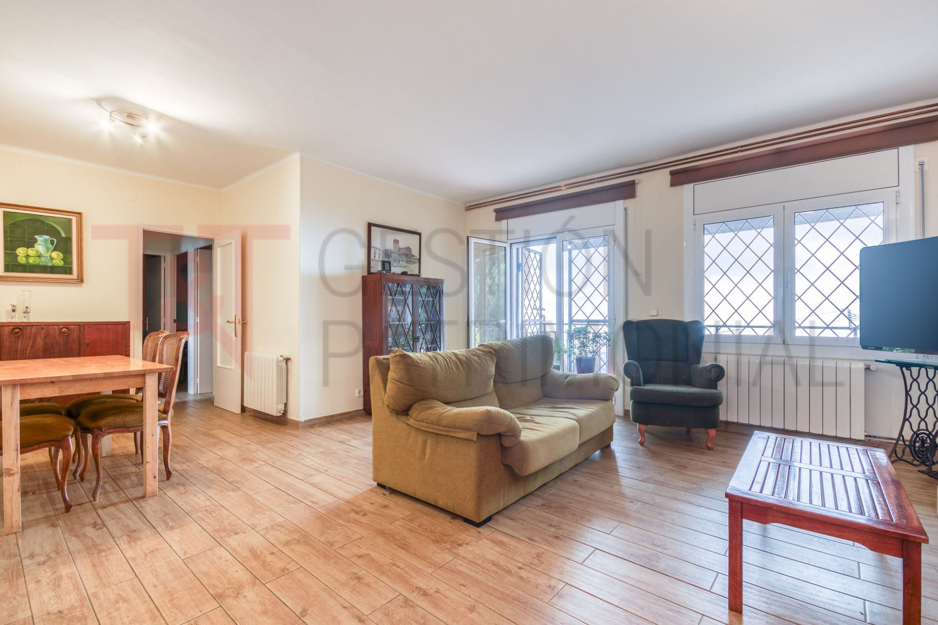 Sala d'estar de Casa o xalet en venda en Pineda de Mar amb Calefacció, Jardí privat i Terrassa