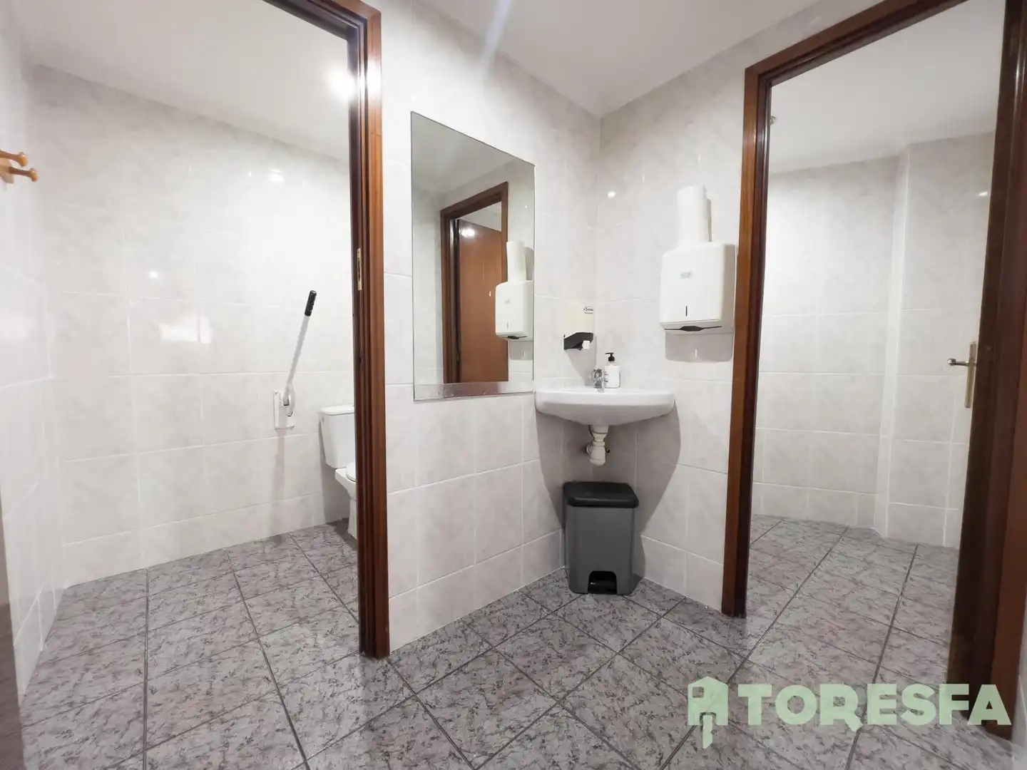 Bathroom of Commercial properties for sale in Mataró