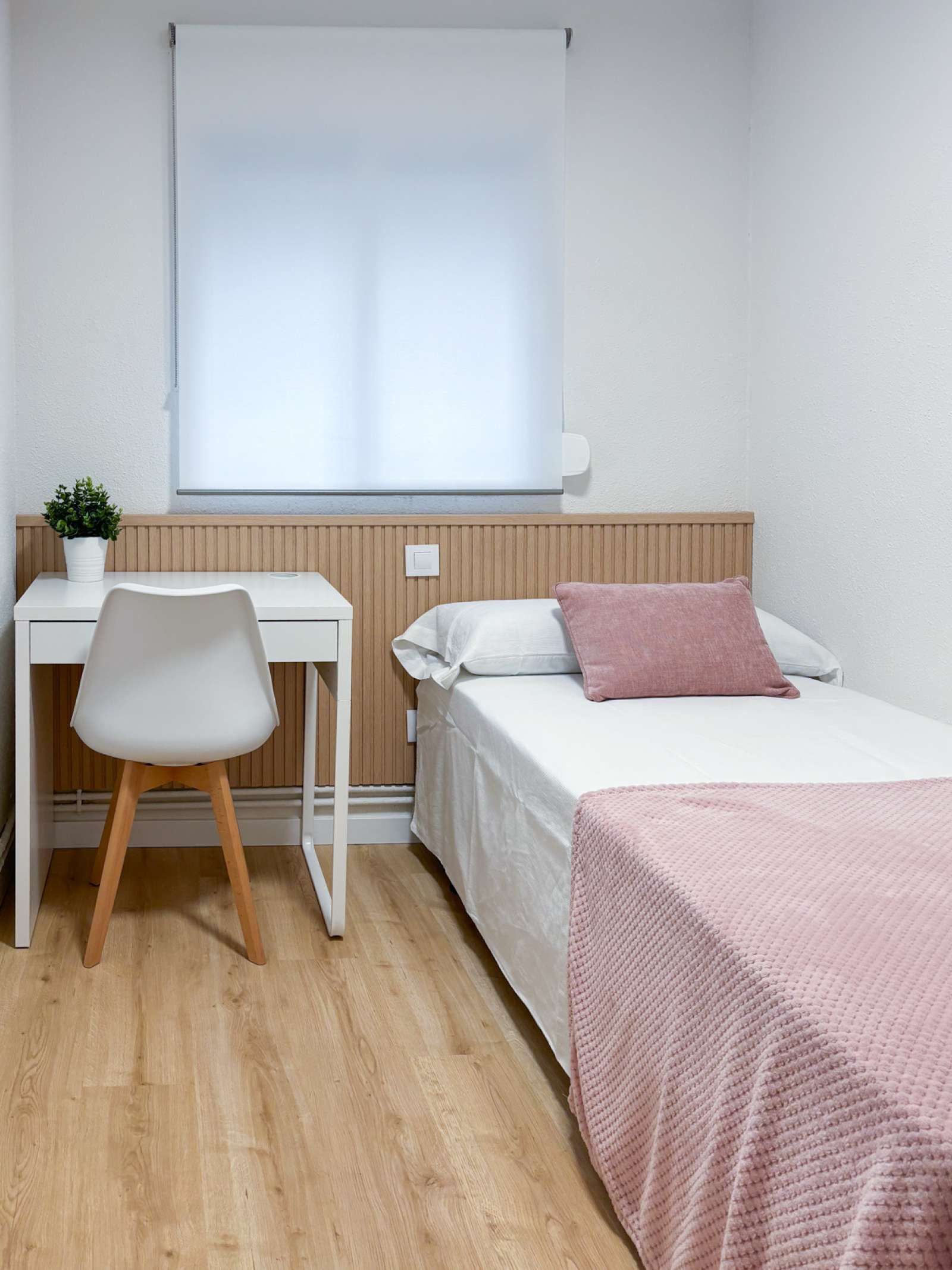 Bedroom of Flat to share in  Madrid Capital  with Air Conditioner, Heating and Terrace
