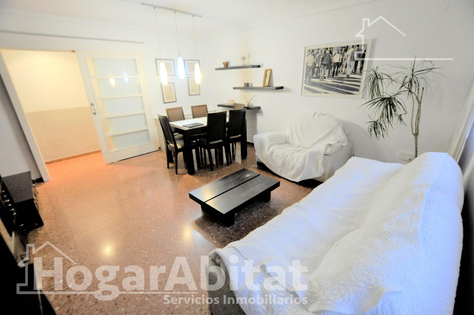 Living room of Flat for sale in  Valencia Capital  with Air Conditioner and Alarm
